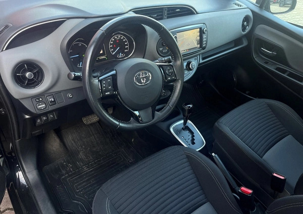 Toyota Yaris cena 59900 przebieg: 123512, rok produkcji 2018 z Iłża małe 301